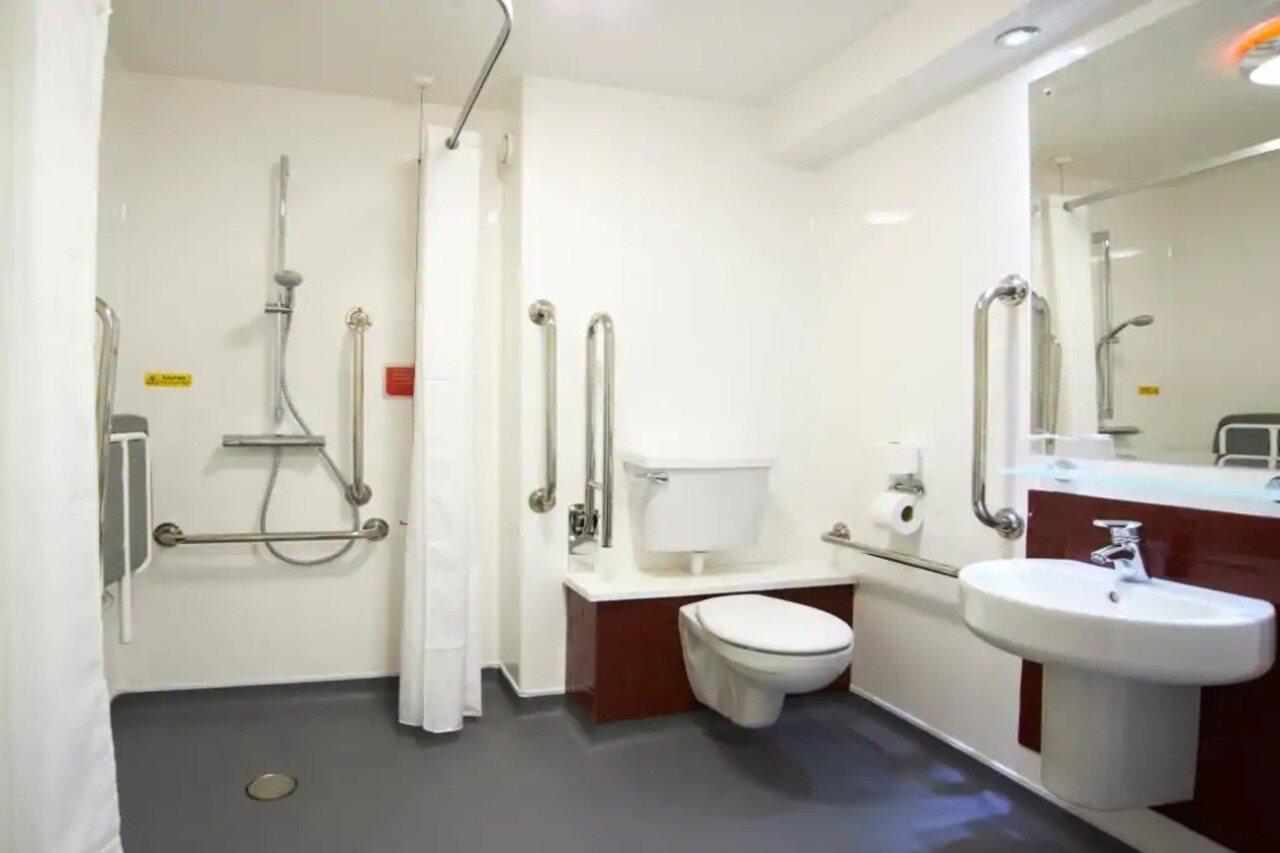 Travelodge Bromborough Port Sunlight Exterior photo
